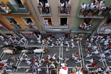 Segundo encierro de San Fermín 2026 con toros de Cebada Gago.