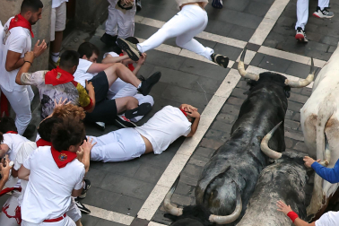 Segundo encierro de San Fermín 2026 con toros de Cebada Gago.
