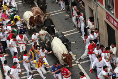 Segundo encierro de San Fermín 2026 con toros de Cebada Gago.