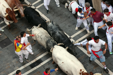 Segundo encierro de San Fermín 2026 con toros de Cebada Gago.