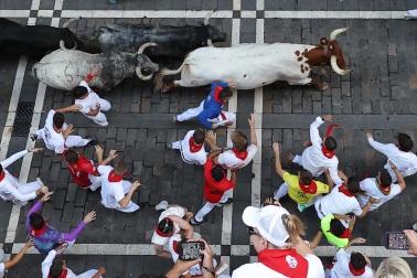 Segundo encierro de San Fermín 2026 con toros de Cebada Gago.