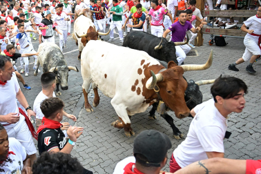 Segundo encierro de San Fermín 2026 con toros de Cebada Gago.