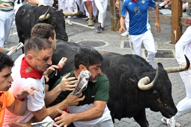 Segundo encierro de San Fermín 2026 con toros de Cebada Gago.