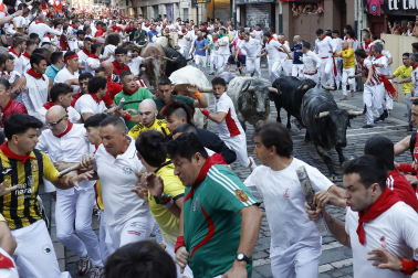 Segundo encierro de San Fermín 2026 con toros de Cebada Gago.