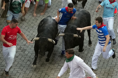 Segundo encierro de San Fermín 2026 con toros de Cebada Gago.