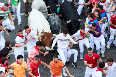 Segundo encierro de San Fermín 2026 con toros de Cebada Gago en Telefónica.