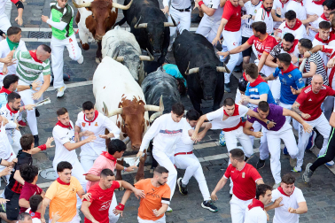 Segundo encierro de San Fermín 2026 con toros de Cebada Gago en Telefónica.