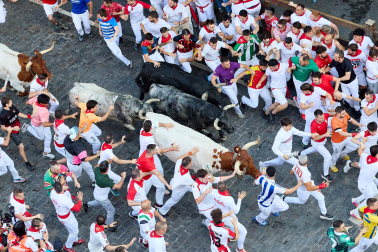 Segundo encierro de San Fermín 2026 con toros de Cebada Gago en Telefónica.