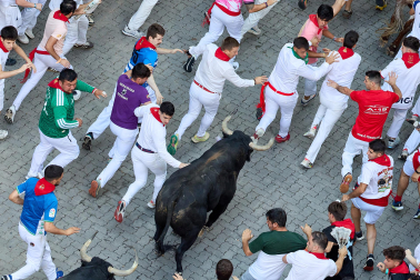 Segundo encierro de San Fermín 2026 con toros de Cebada Gago en Telefónica.