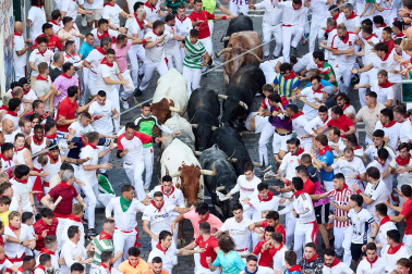 Segundo encierro de San Fermín 2026 con toros de Cebada Gago en Telefónica.