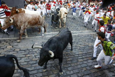 Segundo encierro de San Fermín 2026 con toros de Cebada Gago.