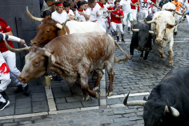 Segundo encierro de San Fermín 2026 con toros de Cebada Gago.