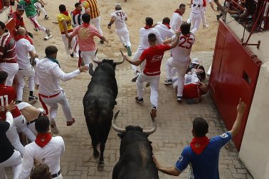 Segundo encierro de San Fermín 2026 con toros de Cebada Gago.