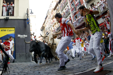 Segundo encierro de San Fermín 2026 con toros de Cebada Gago.