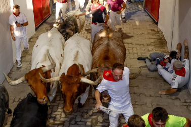 Segundo encierro de San Fermín 2026 con toros de Cebada Gago.