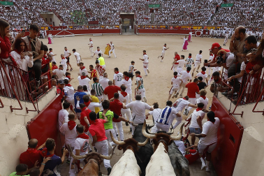 Segundo encierro de San Fermín 2026 con toros de Cebada Gago.
