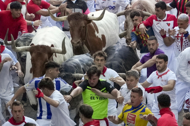 Segundo encierro de San Fermín 2026 con toros de Cebada Gago.