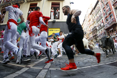 Segundo encierro de San Fermín 2026 con toros de Cebada Gago.
