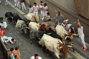 Segundo encierro de San Fermín 2026 con toros de Cebada Gago.