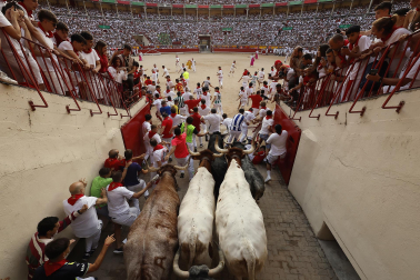 Segundo encierro de San Fermín 2026 con toros de Cebada Gago.