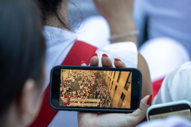 Segundo encierro de San Fermín 2026 con toros de Cebada Gago en la plaza de toros.