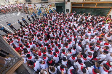 Segundo encierro de San Fermín 2026 con toros de Cebada Gago en la calle Estafeta.