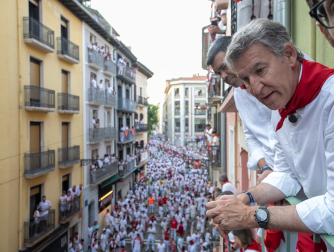 Foto de Feijóo en el encierro de San Fermín