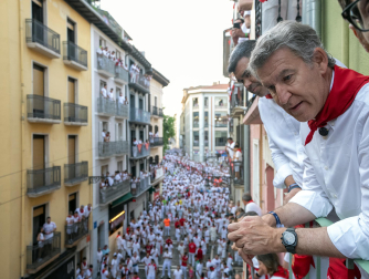 Foto de Feijóo en el encierro de San Fermín