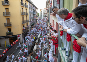Foto de Feijóo en el encierro de San Fermín