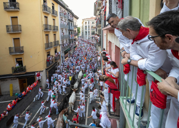 Foto de Feijóo en el encierro de San Fermín