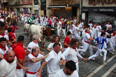 Segundo encierro de San Fermín 2026 con toros de Cebada Gago en Mercaderes.