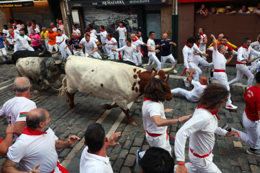 Segundo encierro de San Fermín 2026 con toros de Cebada Gago en Mercaderes.