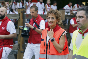Segundo encierro de San Fermín 2026 con toros de Cebada Gago en la curva de Telefónica.
