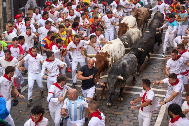Segundo encierro de San Fermín 2026 con toros de Cebada Gago en la Estafeta.
