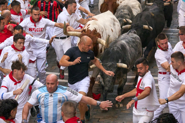 Segundo encierro de San Fermín 2026 con toros de Cebada Gago en la Estafeta.
