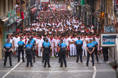 Segundo encierro de San Fermín 2026 con toros de Cebada Gago en la Estafeta.