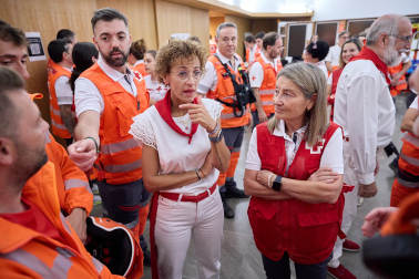 Visita de Chivite a los profesionales de Salud y Seguridad que cubren la fiesta de San Fermín