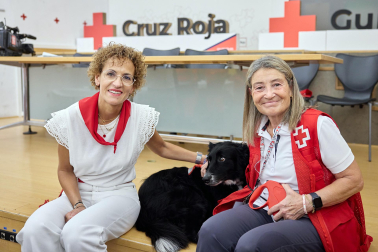 Visita de Chivite a los profesionales de Salud y Seguridad que cubren la fiesta de San Fermín