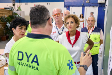 Visita de Chivite a los profesionales de Salud y Seguridad que cubren la fiesta de San Fermín