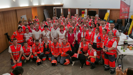 Visita de Chivite a los profesionales de Salud y Seguridad que cubren la fiesta de San Fermín