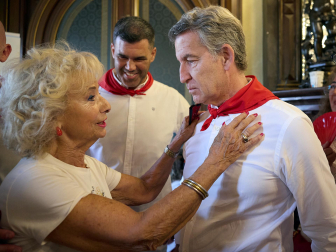Fotos de Alberto Núñez Feijóo en el Baile de la Alpargata en las fiestas de San Fermín 2026