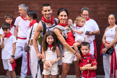 Fotos de la salida de la Comparsa de Gigantes y Cabezudos este 8 de julio de San Fermín 2026