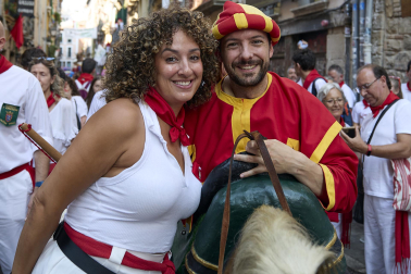 Fotos de la salida de la Comparsa de Gigantes y Cabezudos este 8 de julio de San Fermín 2026