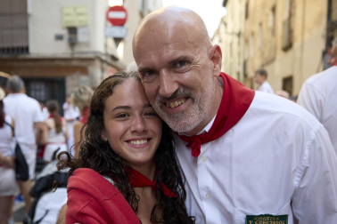 Fotos de la salida de la Comparsa de Gigantes y Cabezudos este 8 de julio de San Fermín 2026