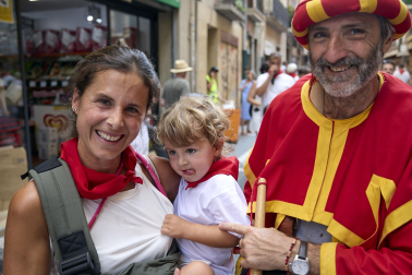 Fotos de la salida de la Comparsa de Gigantes y Cabezudos este 8 de julio de San Fermín 2026
