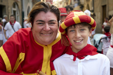 Fotos de la salida de la Comparsa de Gigantes y Cabezudos este 8 de julio de San Fermín 2026