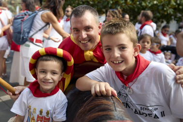 Fotos de la salida de la Comparsa de Gigantes y Cabezudos este 8 de julio de San Fermín 2026
