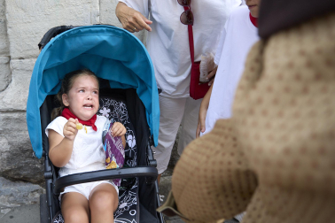 Fotos de la salida de la Comparsa de Gigantes y Cabezudos este 8 de julio de San Fermín 2026