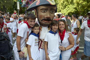 Fotos de la salida de la Comparsa de Gigantes y Cabezudos este 8 de julio de San Fermín 2026