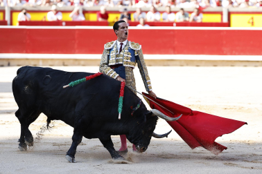 Fotos de la corrida del 8 de julio de la Feria del Toro 2026 con toros de la ganadería Cebada Gago para los diestros David Galván, Román y Manuel Diosleguarde